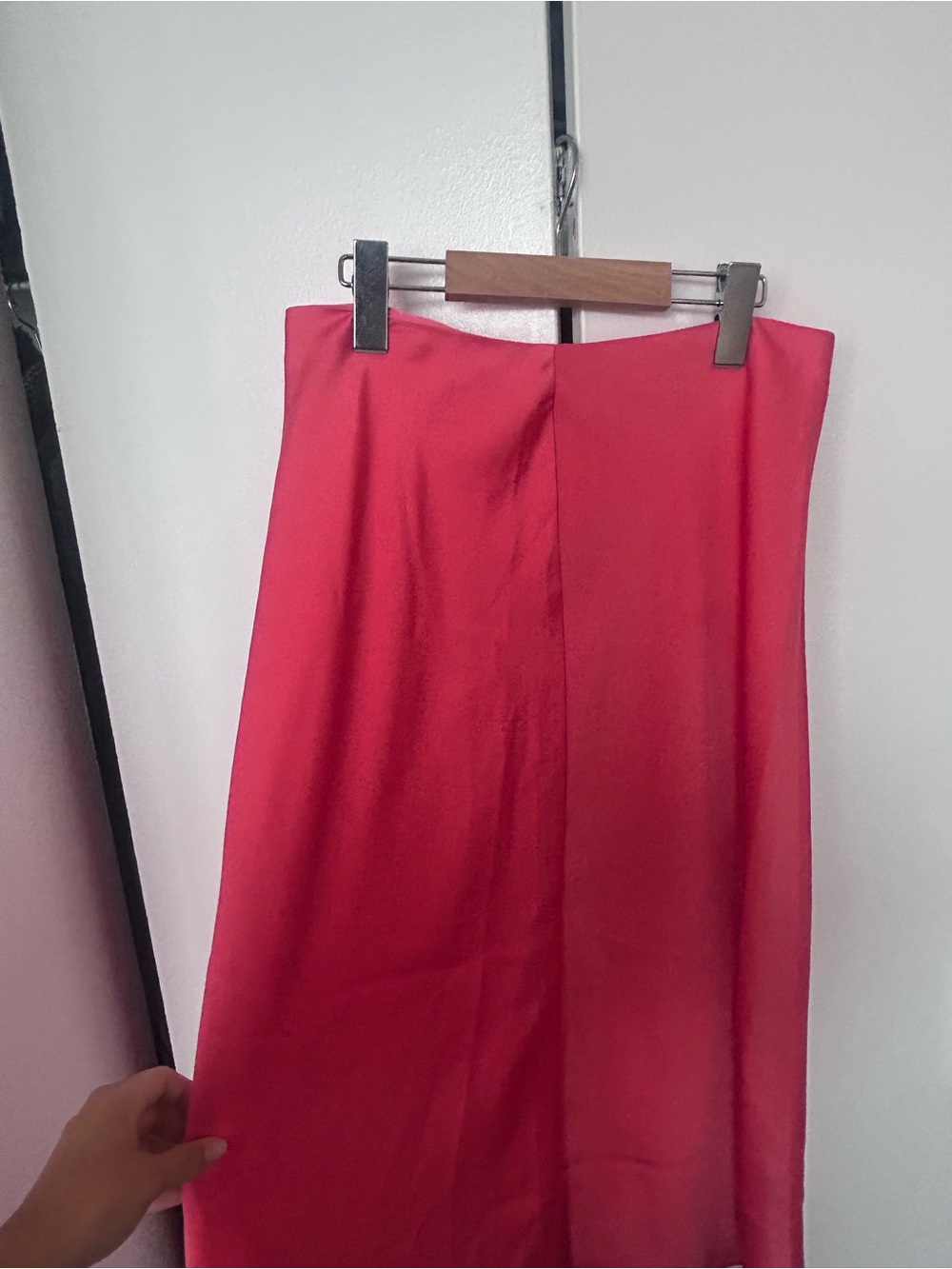 Banana Republic Satin Bias Cut Midi Skirt Pink Berry Size Small - Picture 3 of 5